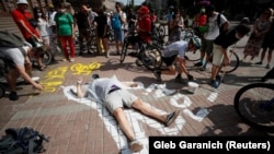 Kiev, protest al bicicliștilor care cer piste speciale în oraș.