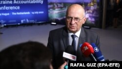 ԵԱՀԿ գործող նախագահ, Լեհաստանի արտգործնախարար Զբիգնև Ռաու, արխից