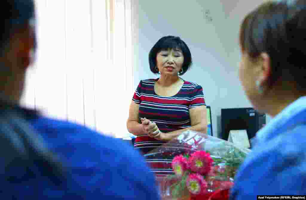 "Азаттыктын" Бишкек бюросунун жетекчисинин орун басары Бурулкан Сарыгулова бүтүрүүчүлөргө ак жол каалады.&nbsp;