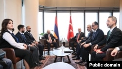 ფაშინიანი და ერდოანი ნიუ-იორკში სომხეთისა და თურქეთის დელეგაციის წევრებთან ერთად.