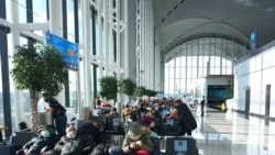 Daşary ýurtlarda galan türkmenler Özbegistanyň üsti bilen Türkmenistana aşyp başlady