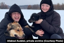 Олексій зі своєю дівчиною Іриною, яка повідомила його батькам про смерть сина. Фото з приватного архіву