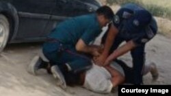 Ўзбекистонда пилла шартномаси тузишдан бош тортган фермерлар мажбуран ИИБга олиб кетилмоқда