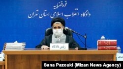 در این حال مقامات ایرانی نسبت به مجازات شدیدتر برای شرکت کنندگان در اعتراض‌های گسترده پس از مرگ مهسا امینی هشدار داده اند.