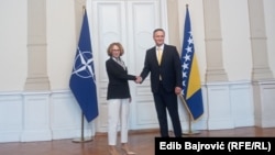 Denis Bećirović, član Predsjedništva BiH sa zamjenicom generalnog sekretara NATO-a Radmilom Šekerinskom, Sarajevo, 26. septembar 2025. 