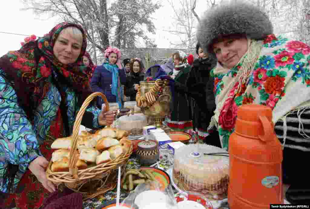 Бул күнү орус православдары бири-бирине конокко барып, даам сызышып, ырым-жырымдарын жасашты.