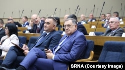 Milorad Dodik (prvi zdesna) i Savo Minić na sjednici Narodne skupštine RS u Banjoj Luci, 2. 9. 2025.