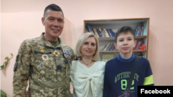 Морпех Максим Полупанов с семьей после освобождения из плена. Из личного архива Полупанова