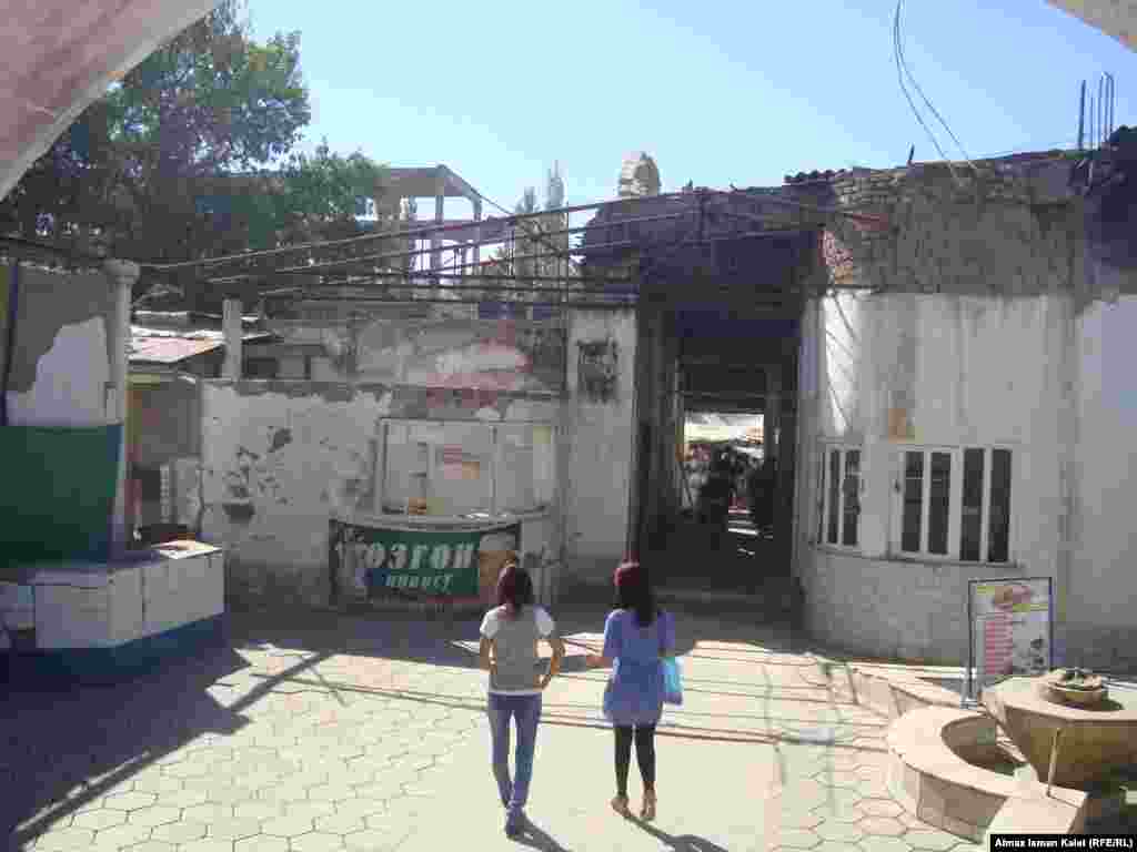 Когда-то тут было кафе "Золотая рыбка"...