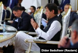 وزیراعظم عمران خان وايي، د ملي امنیت د لومړۍ تګلارې مرکز اقتصادي امنیت دی - انځور له ارشیفه