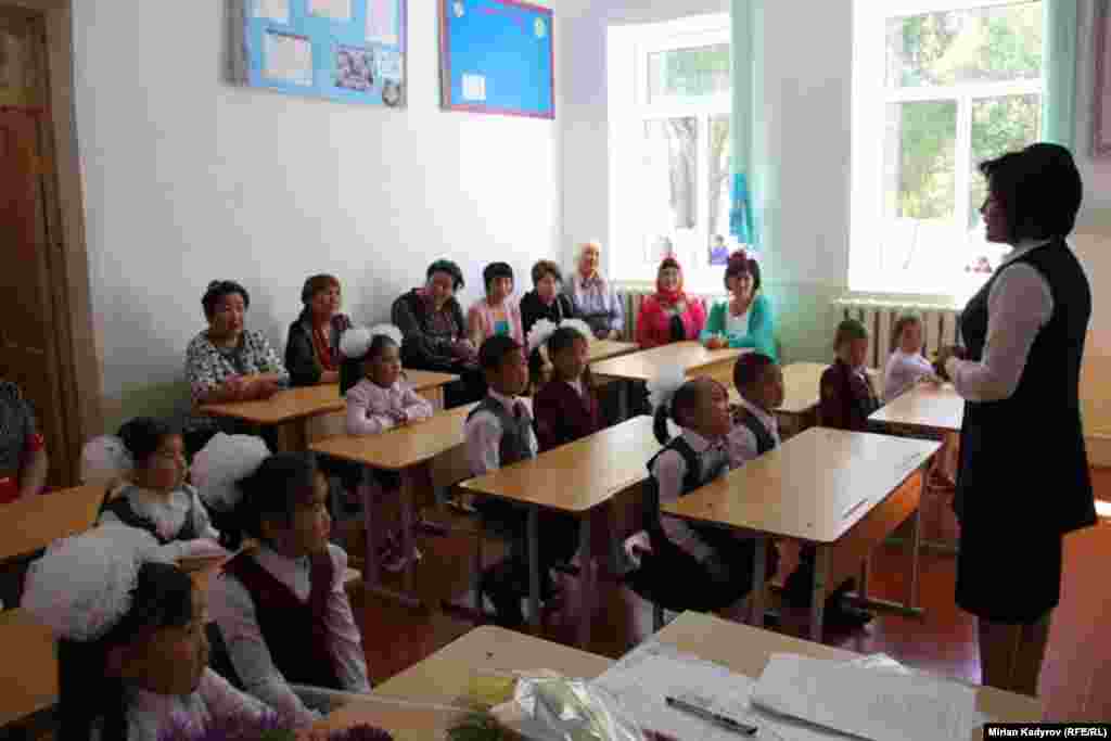 Нарын шаарынын кичинекей тургундары.