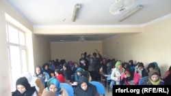 آرشیف- برگزاری امتحان کانکور در ولایت فاریاب. عکس از سال 2012