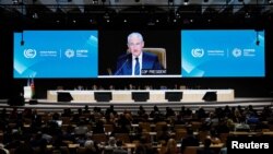 د اقلیم بدلون پر وړاندې د نړیوالې ناستې مشر مختار بابایېف د نومبر پر ۲۴مه د غونډې په پای کې وینا کوي. 