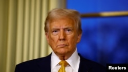 На запитання, чи залишить він Україну, Трамп відповів: «Я хочу досягти домовленості, і єдиний спосіб досягти домовленості – це не залишити». 