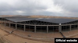 Кең-Сайга курулуп жаткан ишкана.