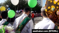 Polisiýa mugallymyň zäherlenmegi bilen baglanyşykly deslapky derňew geçirýär. (illýustrasiýa suraty)
