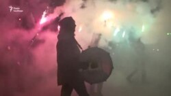 Із фаєрами і смолоскипами у Сумах відзначили День гідності та свободи (відео)