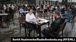 Terasele se închid înainte de miezul nopții în aprope jumătate dintre județele țării, ca măsură de prevenire a răspândirii coronavirusului