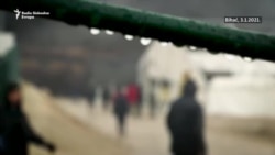 Stotine migranata na otvorenom čekaju šatore