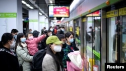 У китайському місті Ухань знову запрацювало метро