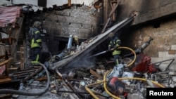 Рятувальники на місці російського обстрілу, Херсон, грудень 2023 року