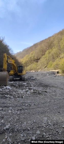 Teren se raskopava za gradnju male hidroelektrane.