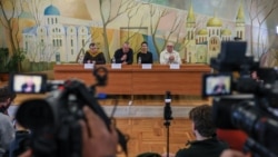 Уладзімер Лабковіч, Віктар Бабарыка, Марыя Калесьнікава, Аляксандр Фядута на прэс-канфэрэнцыі ва Ўкраіне, 14 сьнежня 2025 году