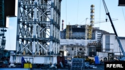 Будівництво конфайнменту для Чорнобильської АЕС, фото архівне