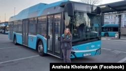 Анжела возить людей вісьмома маршрутами