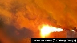 ‘Owadan’ hyzmat merkezinde durmuş toýuny gurnajak ýaşlar üçin gözellik hyzmatlary hödürlenip, toý lybaslary satylýardy we kireýine berilýärdi. (Illýustrasiýa suraty)