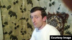 „ფაქტია, რომ ეს ადამიანი არის ნაწამები, ნაცემი ძალიან მძიმედ... ვინ გააკეთა, დაუკვეთა თუ არა ვინმემ, ჩხუბი იყო პატიმრებს შორის, მონაწილეობდა თუ არა საბადრაგო სამსახური? - ეს ჩემთვის უცნობია, ამბობს გარადაცვლილი პატიმრის ადვოკატი. ფოტოზე: იოსებ გორგაძე