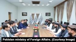 له پاکستانه ورغلی پلاوی په کابل کې د طالبانو د حکومت له چارواکو سره ګوري: انځور مارچ ۲۲، کال ۲۰۲۵