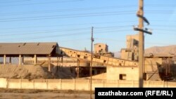 Elektrik sütünleri.