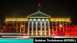 Бишкек мэриясынын имараты. Архив сүрөт.