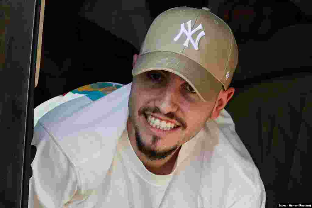 Oslobođeni talac Eitan Abraham Mor po dolasku u Medicinski centar Rabin - bolnicu Beilinson. Evropska unija pozdravila je oslobađanje talaca iz Gaze, "omogućenog zahvaljujući predsedniku Trampu."