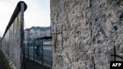 O secțiune din Zidul Berlinului păstrată ca aducere aminte, într-o fotografie din 2024.
