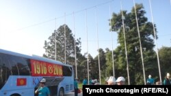 1916:  "Өмүр көчү - 100" авто жүрүшүнөн сүрөт баян