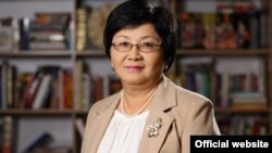 Роза Отунбаева 