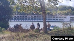 Prema navodima MUP-a Srbije na čamcu je bilo najmanje 10 osoba, među kojima su kineski državljani