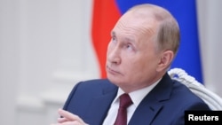 Președintele rus, Vladimir Putin, consideră că sunt suficiente motive istorice și culturale ca Ucraina și Rusia să formeze un singur stat. Istoricii și experții îl contrazic.