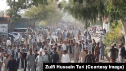 Pakistanezët në Kurram duke protestuar kundër sulmeve ndaj myslimanëve shiitë. 7 nëntor 2024. 