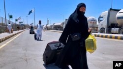 پاکستاني اتباع د تفتان پر پوله پاکستان ته د اوړېدو په حال کې دي - انځور جون ۱۸، کال ۲۰۲۵ز