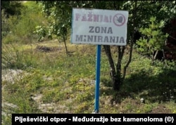 Znak upozorenja u blizini kamenoloma kod Međudražja u blizini Bihaća.