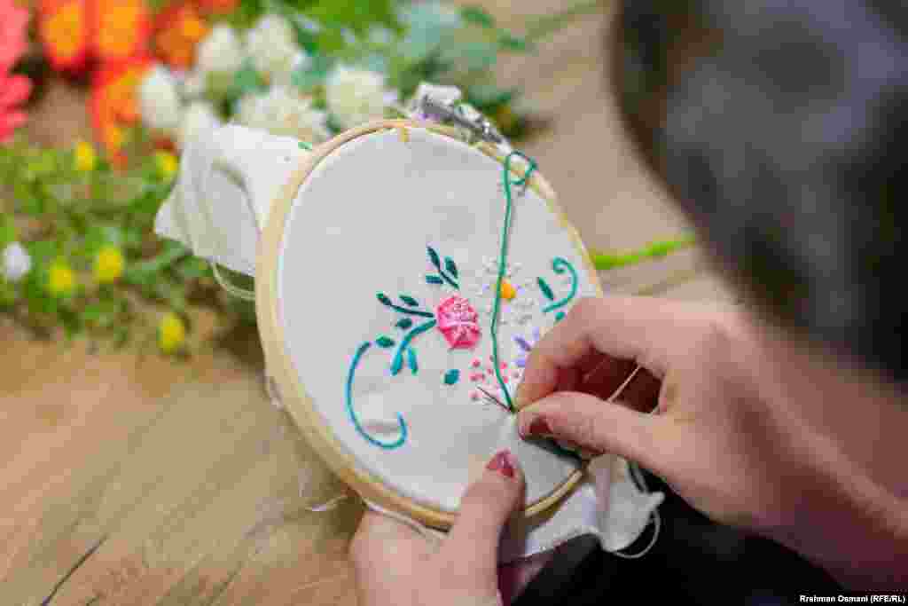 Në Kosovë, vetëm deri në tetor të këtij viti, janë raportuar gati 2.500 raste të dhunës në familje. Shumica e viktimave janë gra.