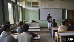 په افغانستان کې د یوه ښوونځي انځور