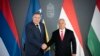 Kryeministri i Hungarisë, Viktor Orban (djathtas) e pret në takim presidentin e Republikës Sërpska të Bosnje e Hercegovinës, Millorad Dodik, më 12 qershor në Budapest.