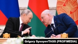 Президент Росії Володимир Путін і авторитарний лідер Білорусі Олександр Лукашенко беруть участь у засіданні Вищої держради Союзної держави у Мінську, 6 грудня 2024 року