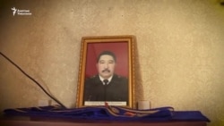 "Турмуш өтүп жатат, атабыз гана жок"