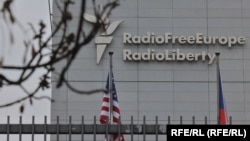 Prijetnja ukidanja finansiranja izazvala je talas podrške publike iz 23 zemlje u kojima RSE emituje program