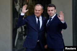 Premierul polonez Donald Tusk nu ar vrea să trimită soldați pentru menținerea păcii în Ucraina după încheierea unui acord, în timp ce președintele francez Emmanuel Macron este unul dintre principalii susținători ai propunerii.